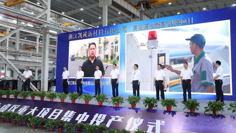 油性消泡剂与水性消泡剂：本质区别与应用解析